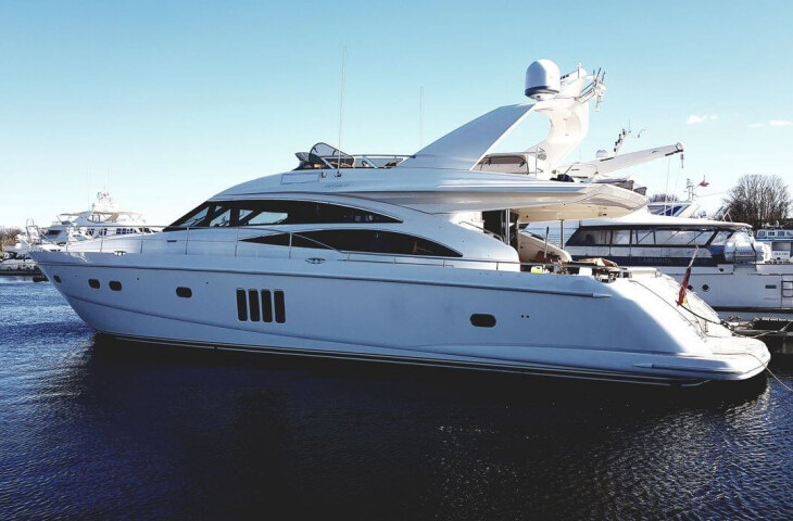 Яхта Princess 67