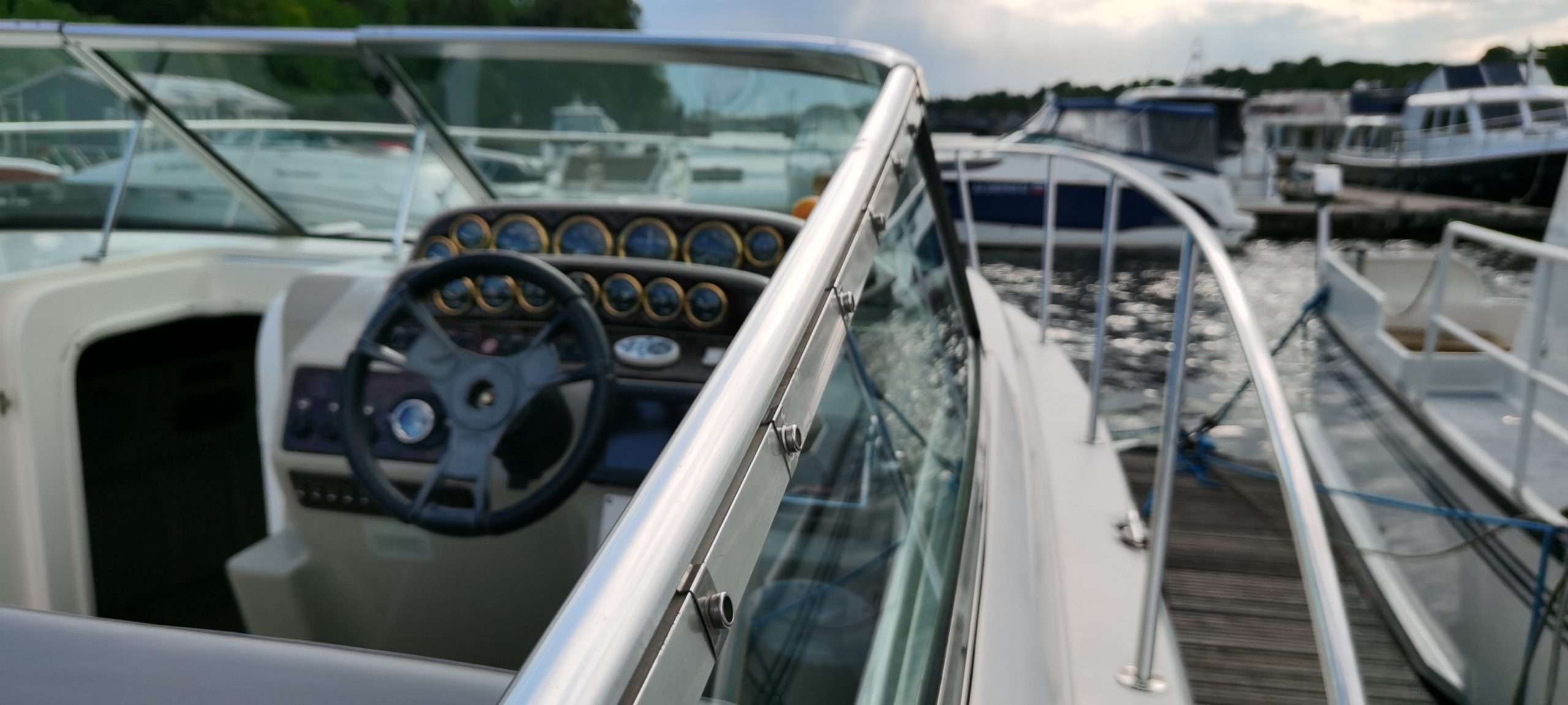 Катер Rinker 7