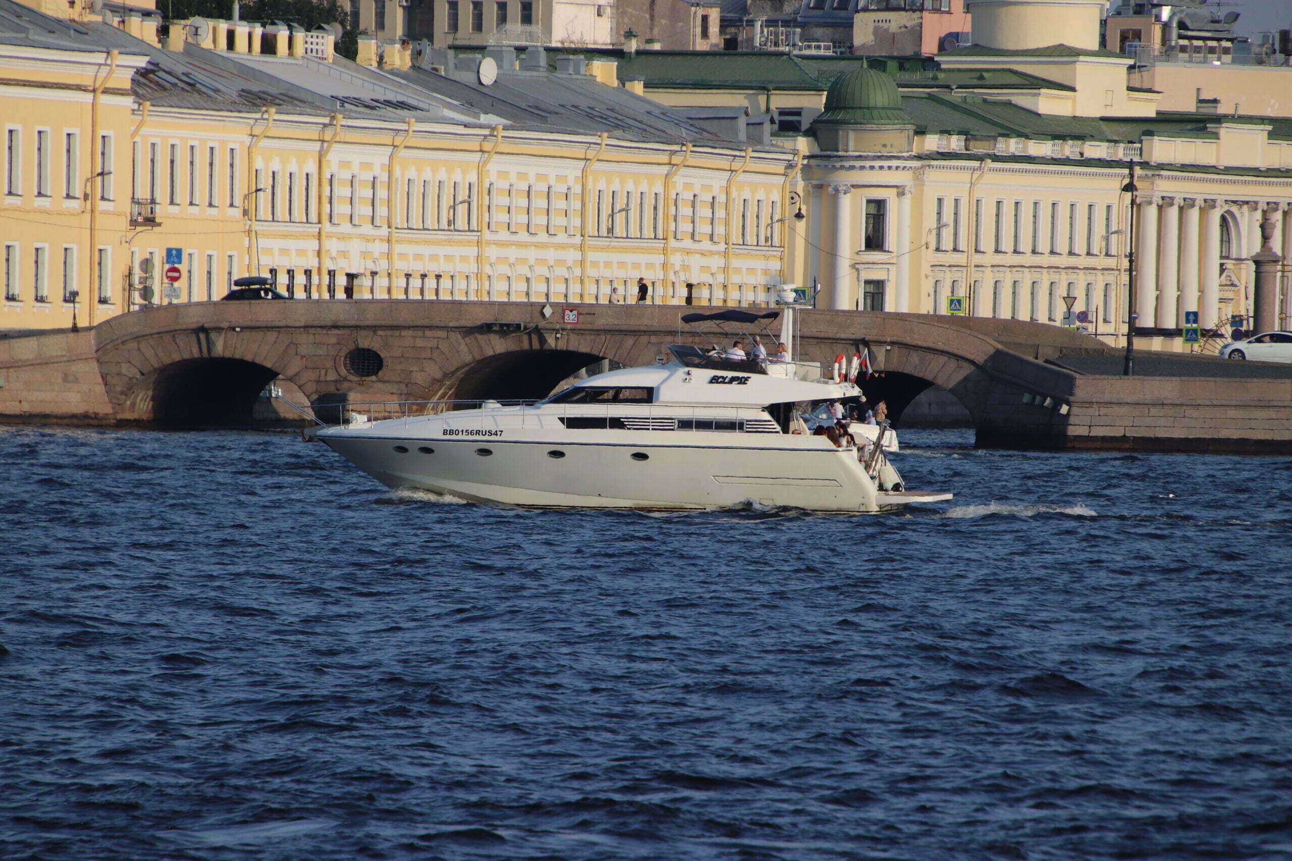 Яхта Eclipse 6