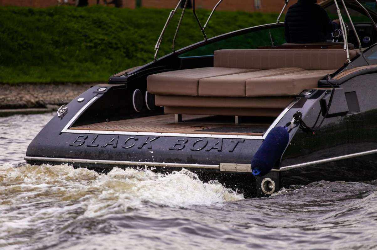 Катер Black Boat 9