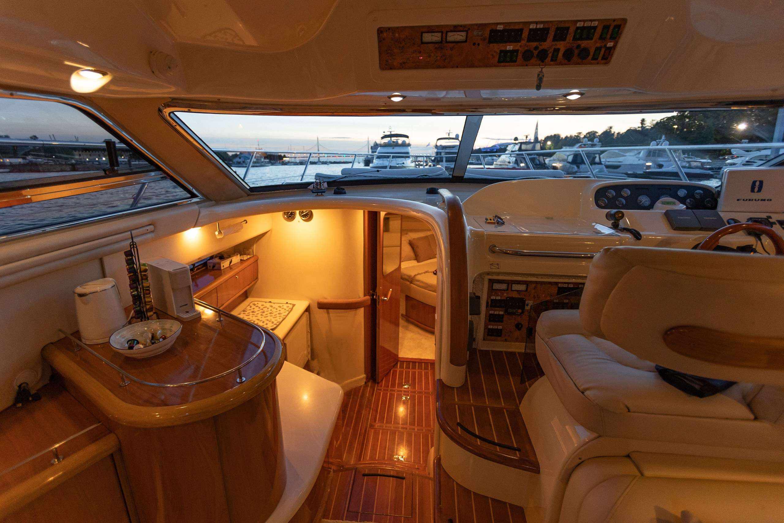 Яхта SeaLine F43 Монте Карло 10
