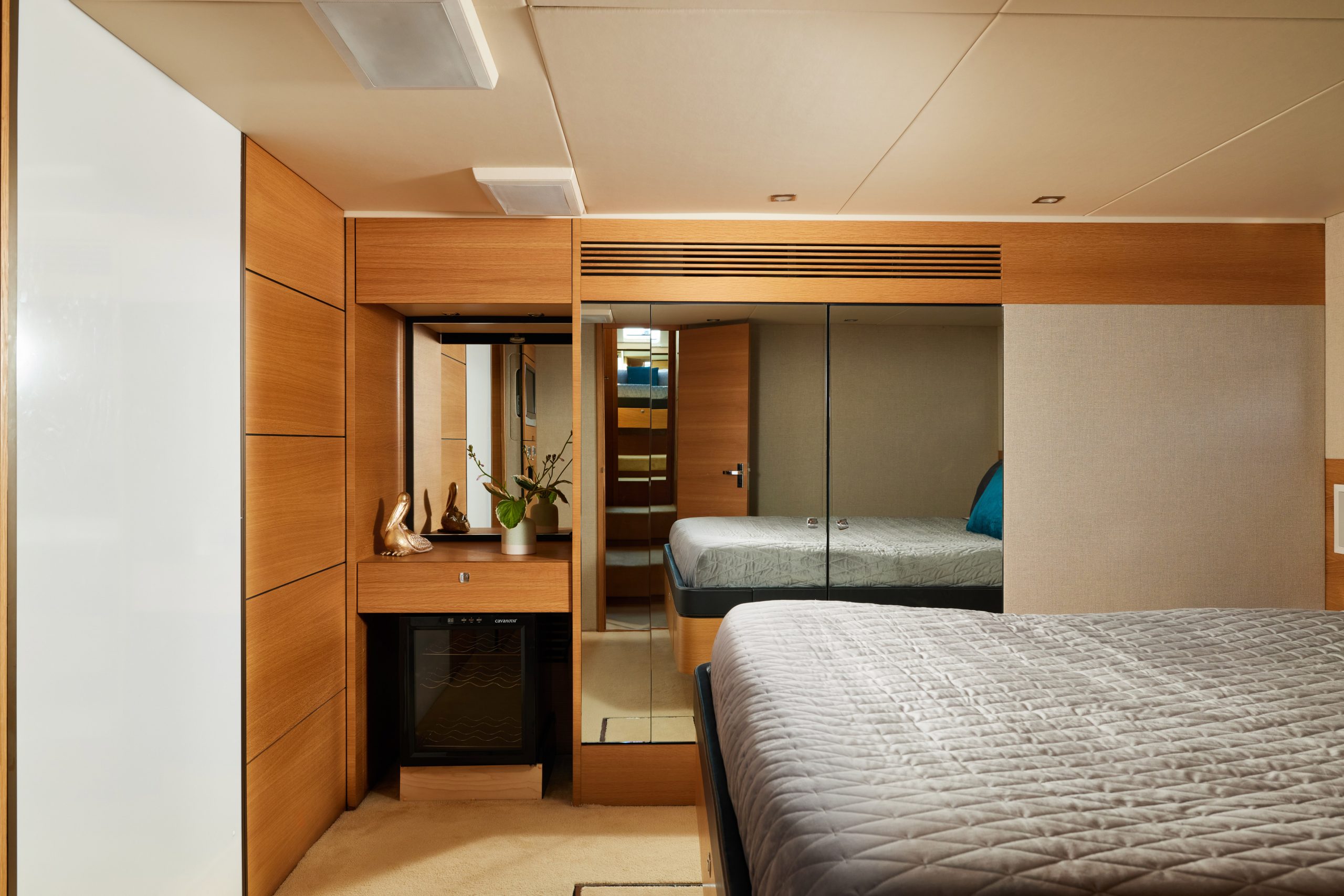 Яхта FAIRLINE 65 6