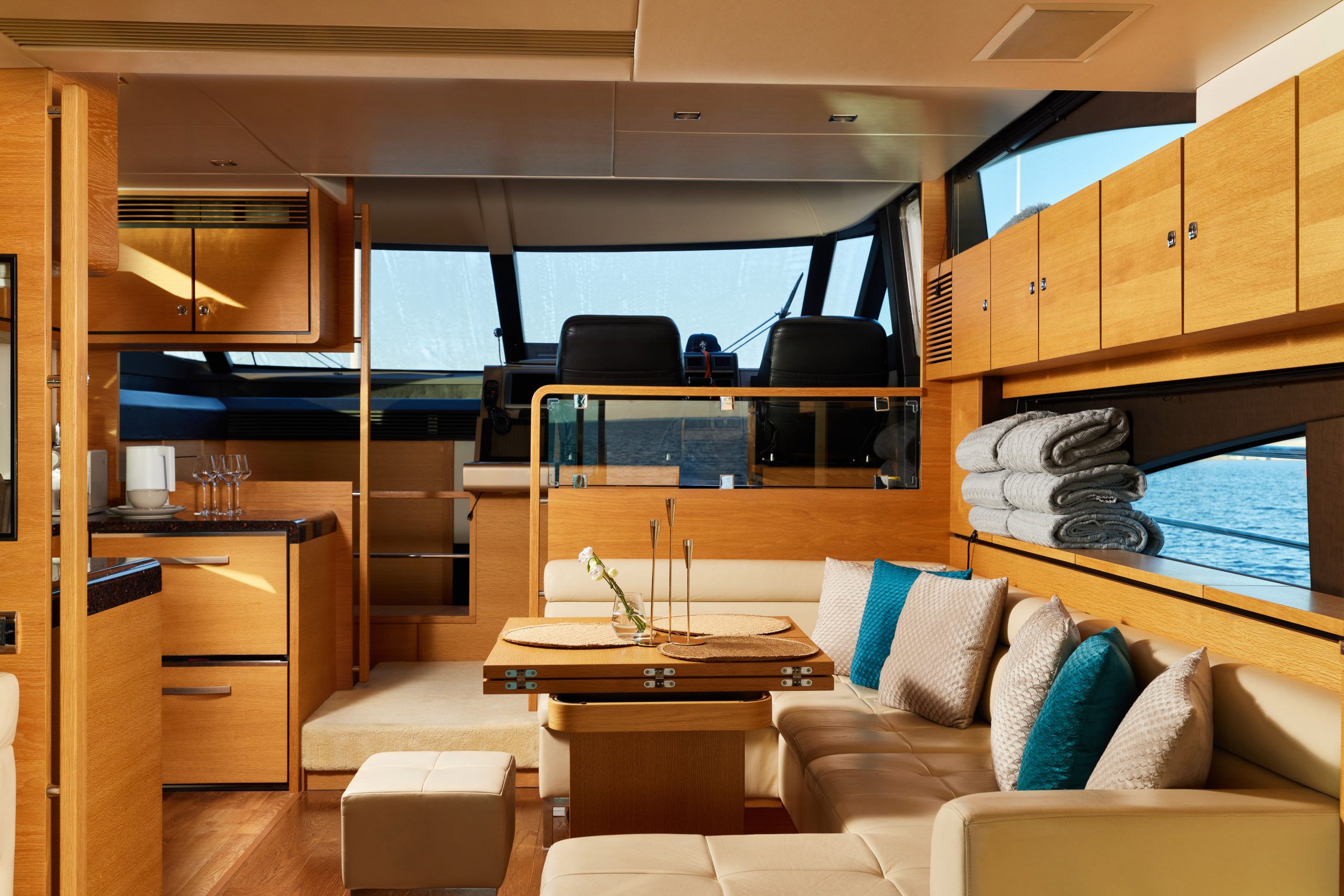 Яхта FAIRLINE 65 15