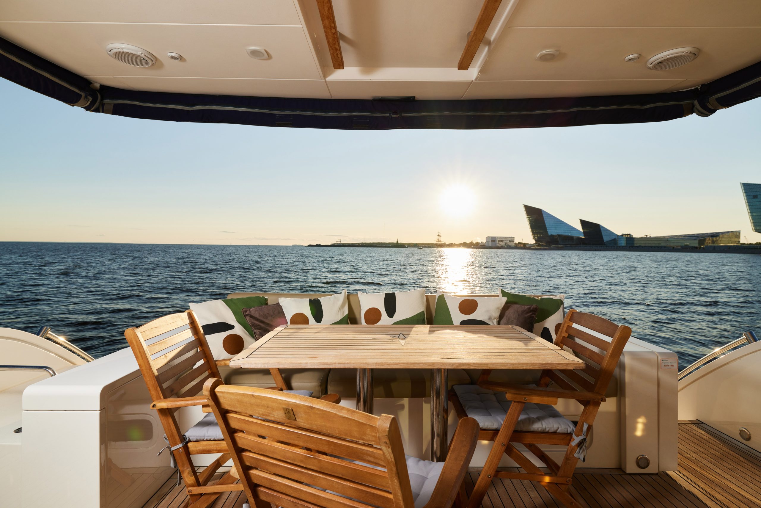 Яхта FAIRLINE 65 19