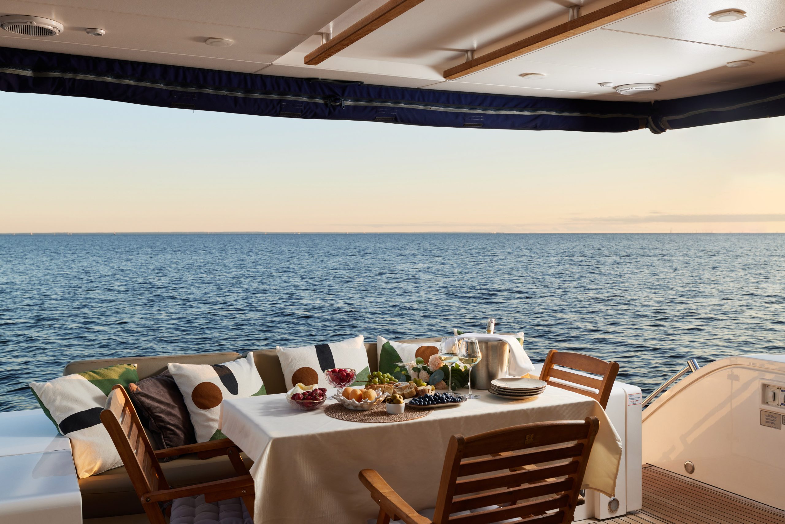 Яхта FAIRLINE 65 20