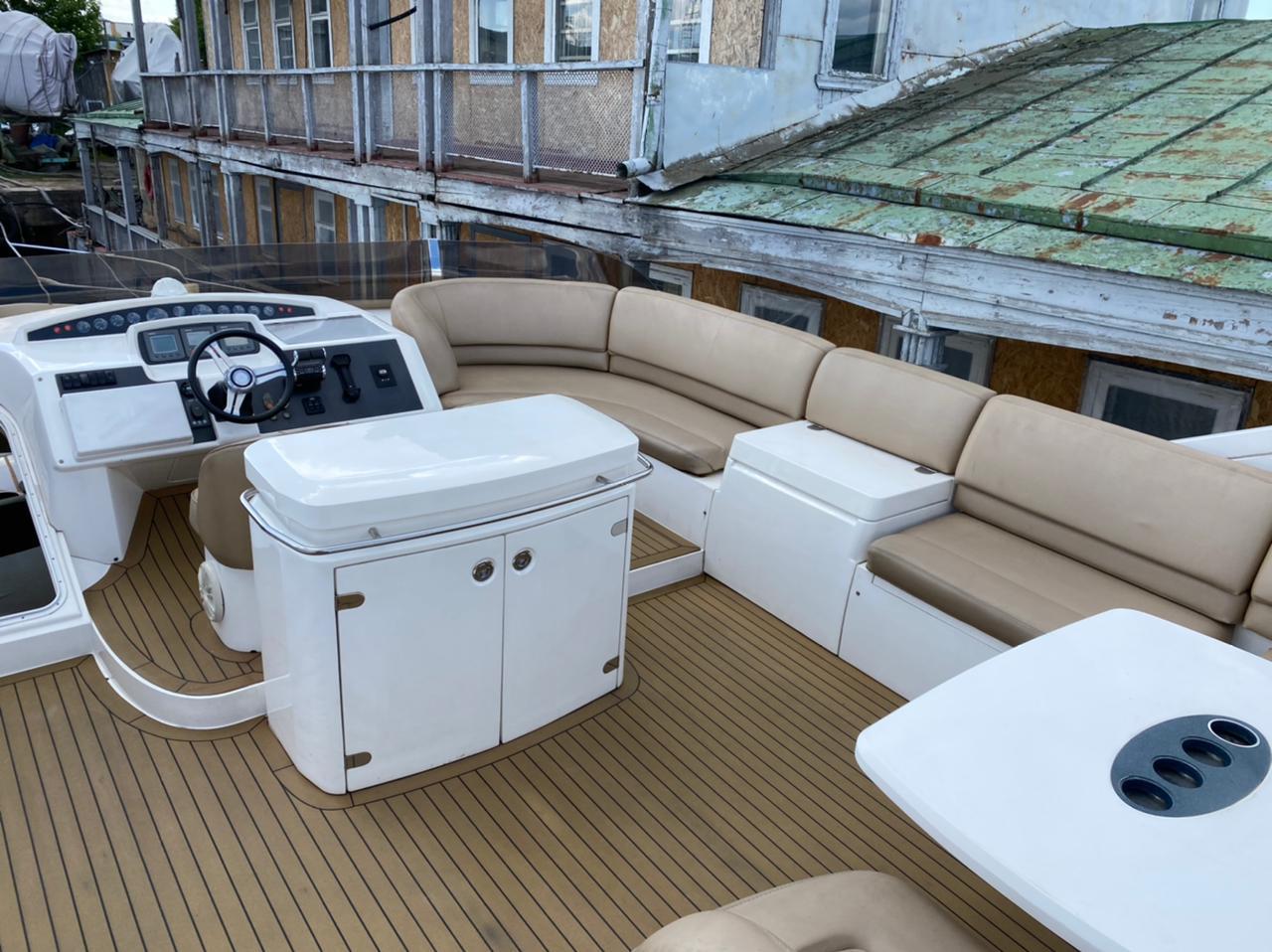Яхта PRINCESS 68 9