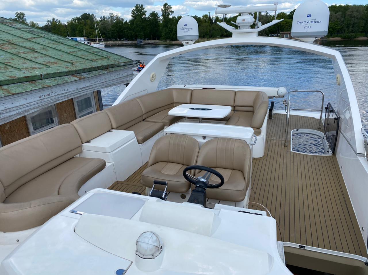 Яхта PRINCESS 68 10