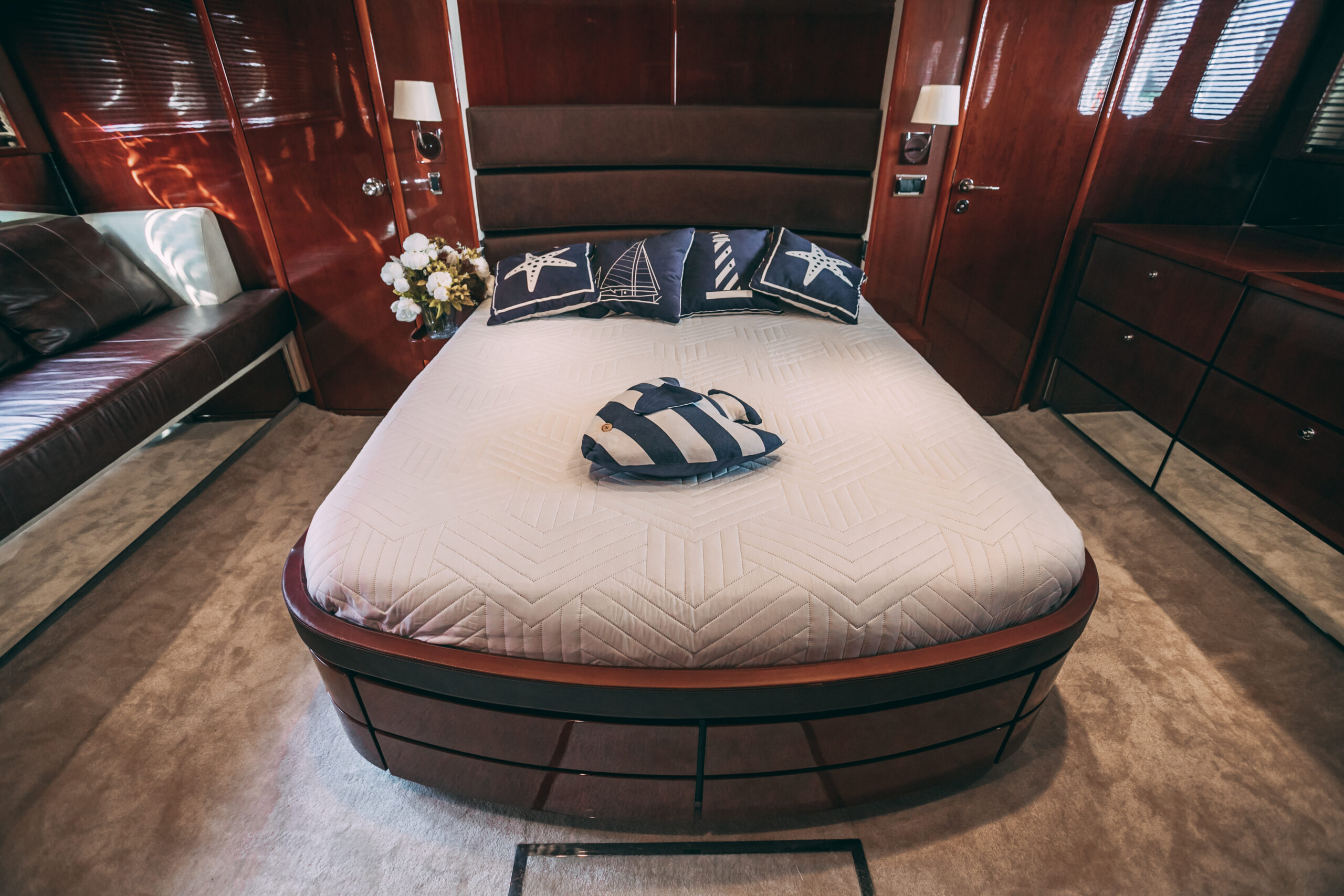 Яхта Fairline Squadron 68 (Аврора) 9