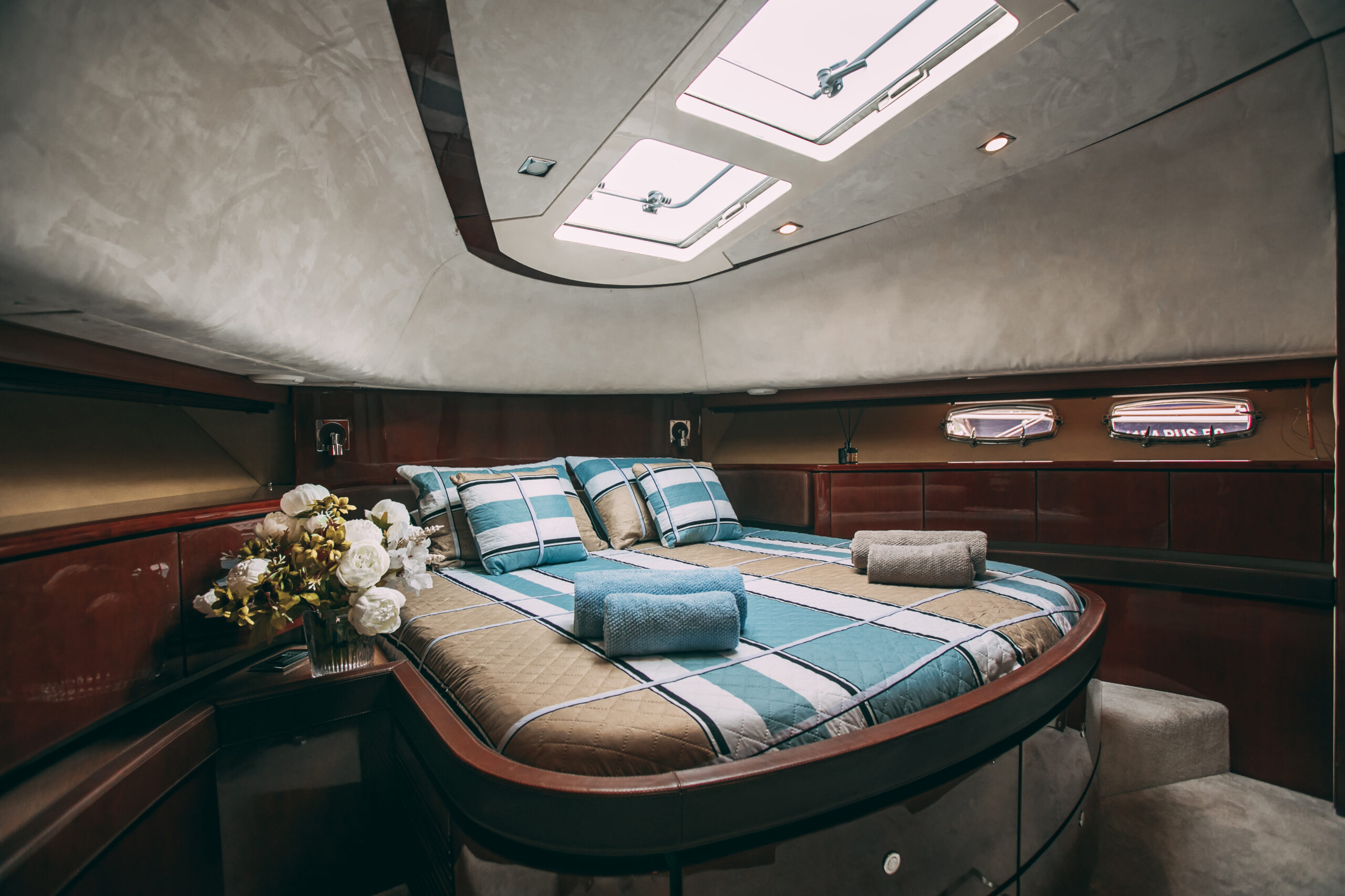 Яхта Fairline Squadron 68 (Аврора) 10