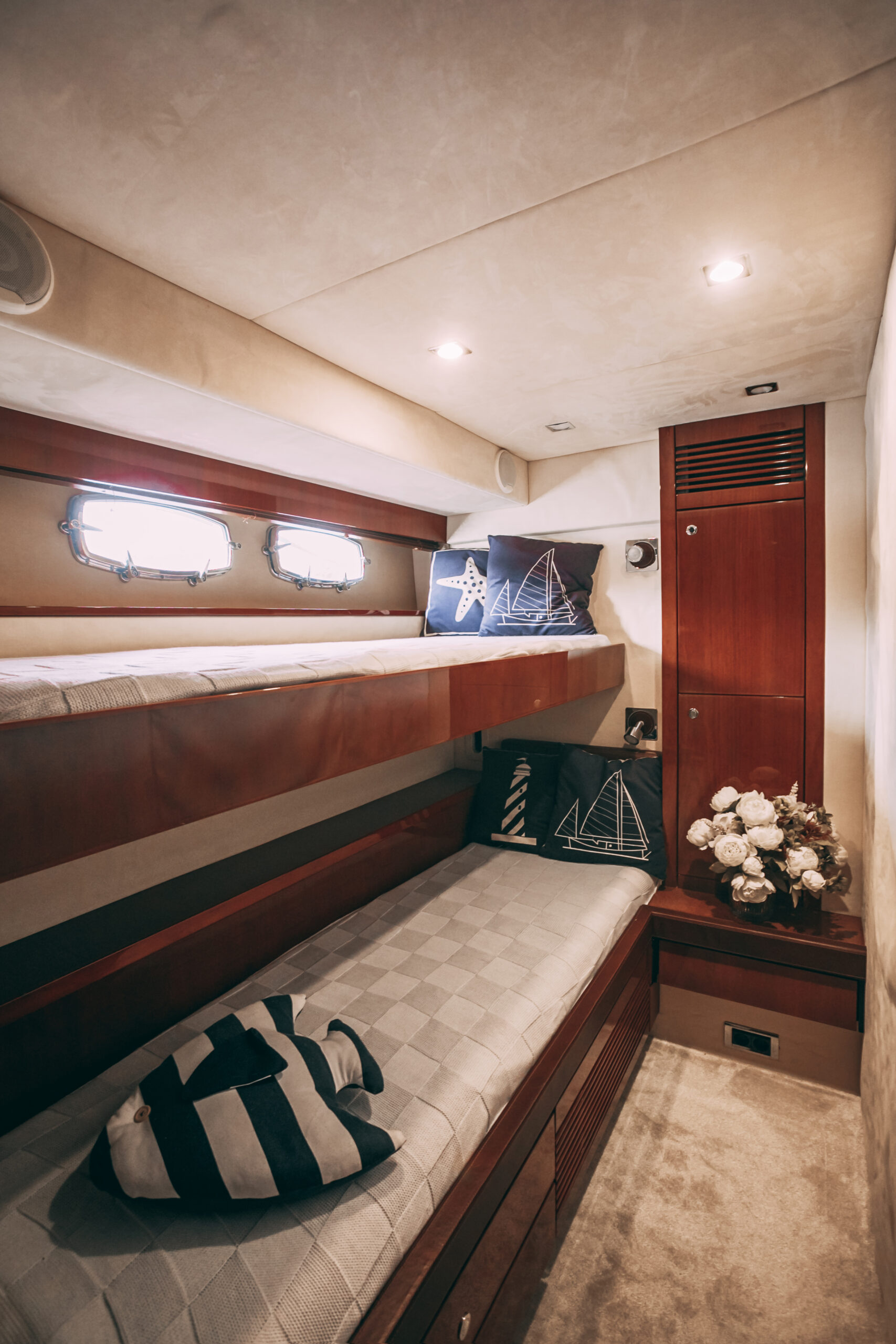 Яхта Fairline Squadron 68 (Аврора) 51
