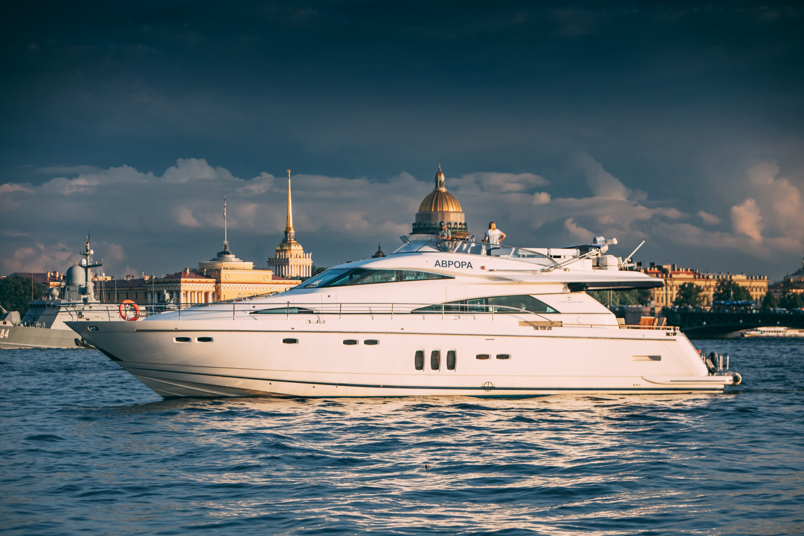 Яхта Fairline Squadron 68 (Аврора) 53