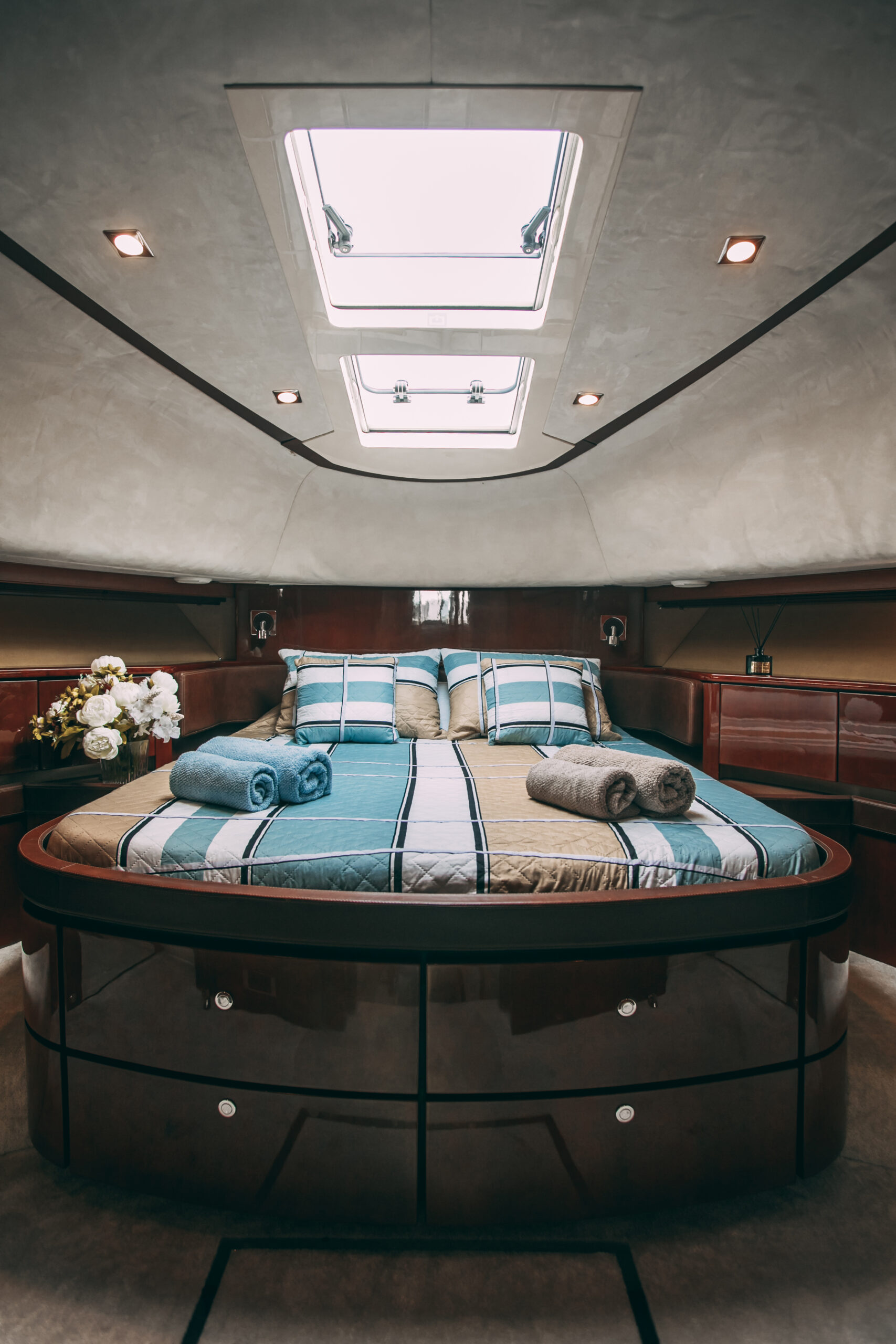 Яхта Fairline Squadron 68 (Аврора) 55