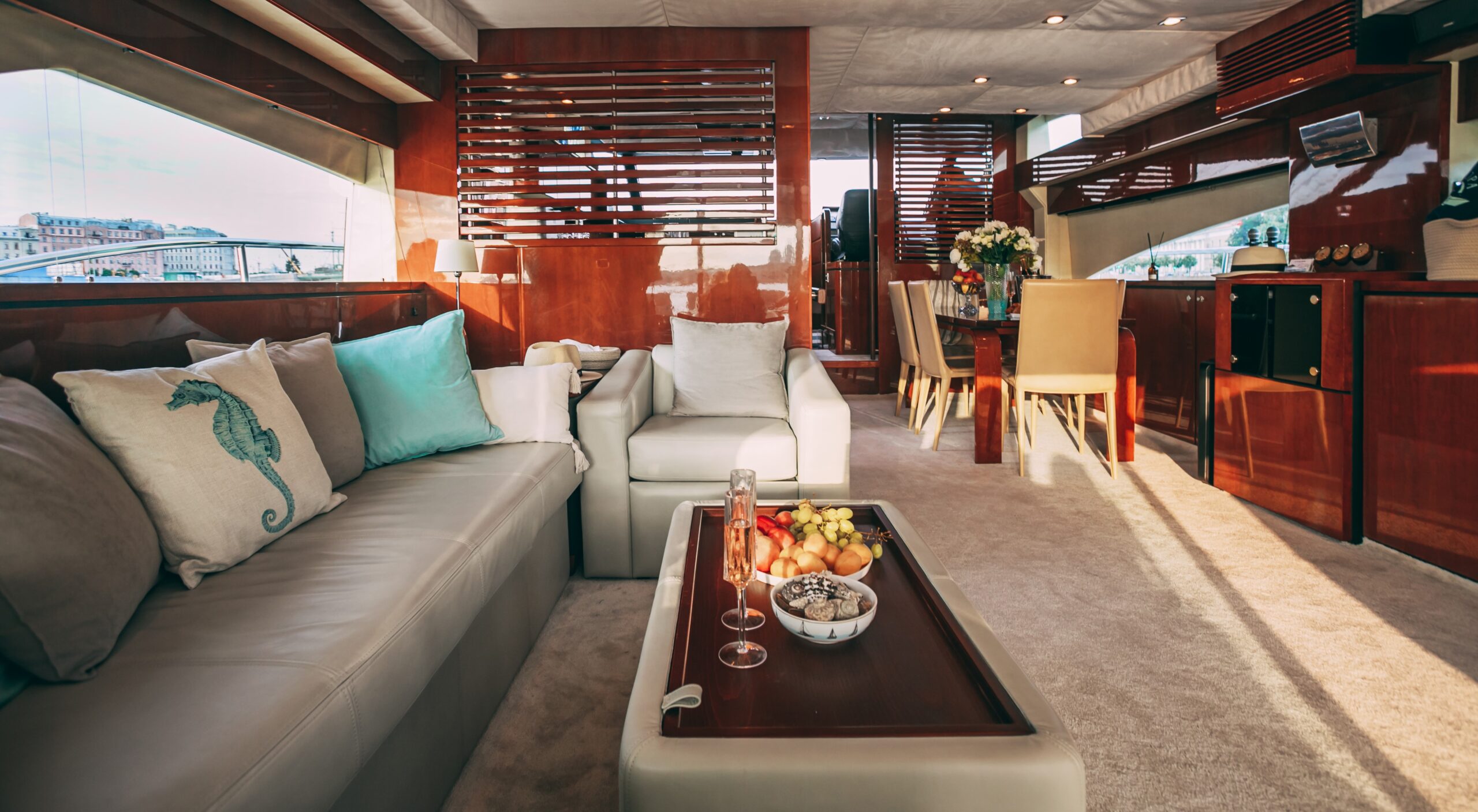 Яхта Fairline Squadron 68 (Аврора) 61