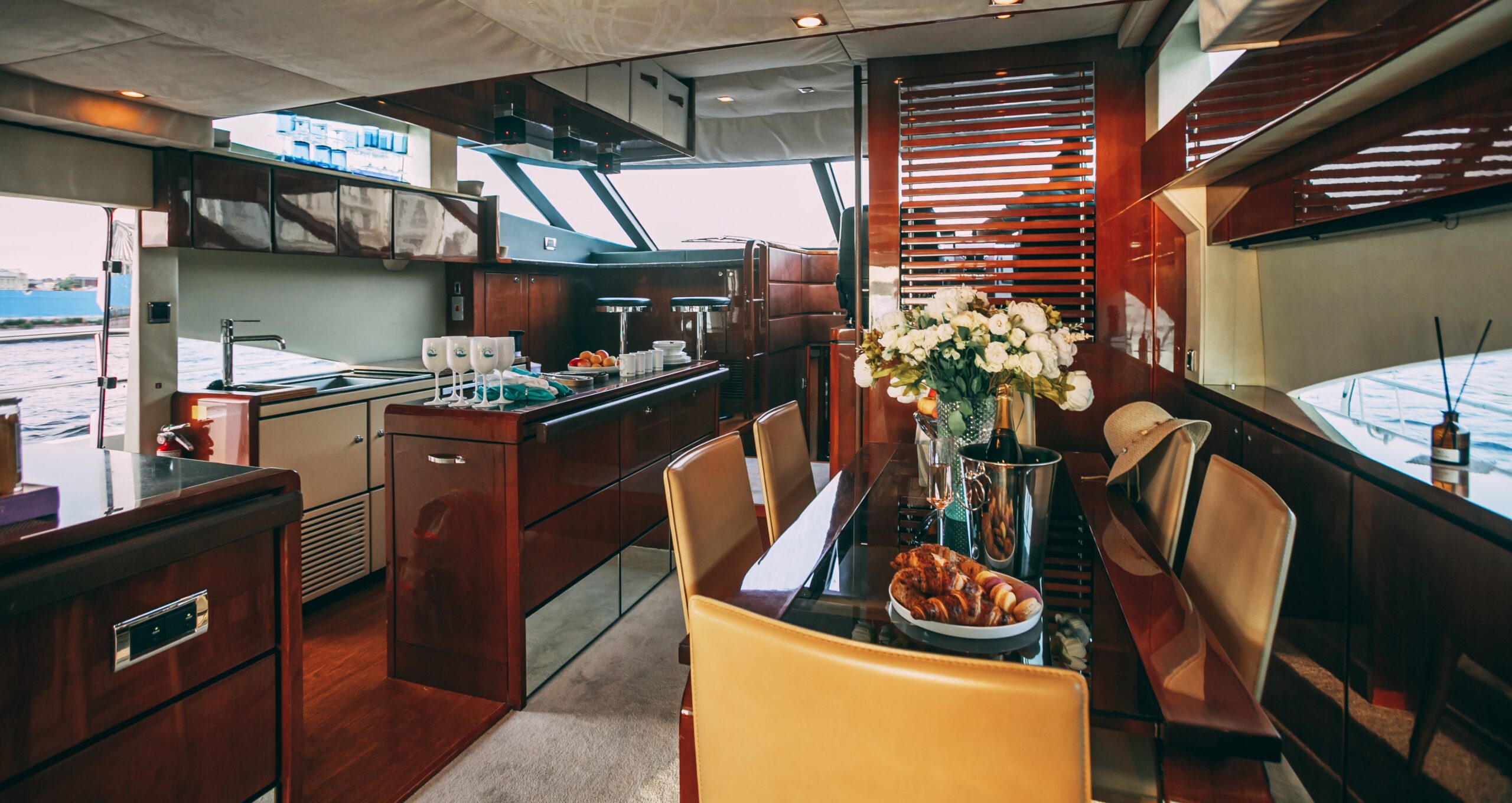 Яхта Fairline Squadron 68 (Аврора) 62