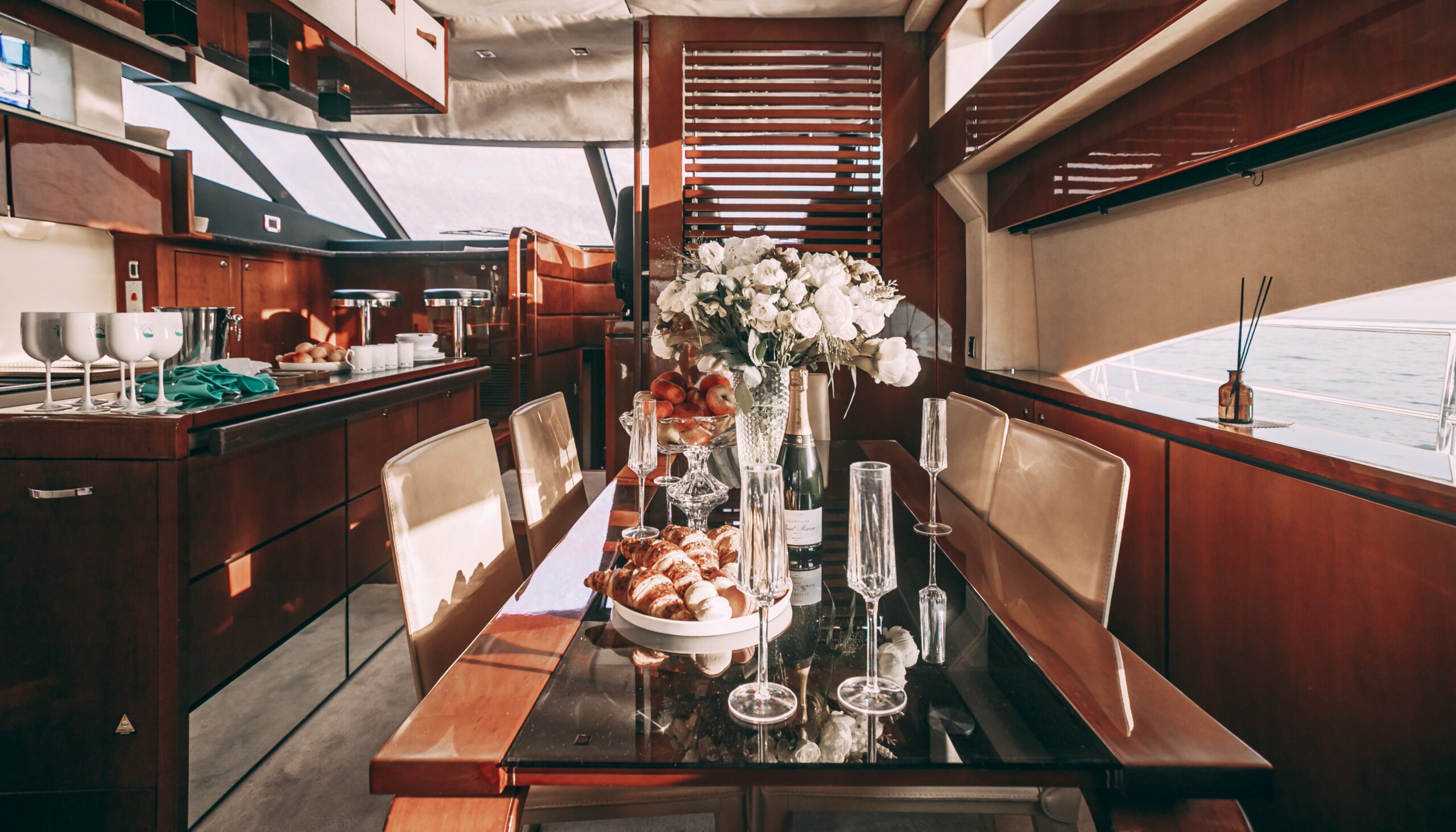 Яхта Fairline Squadron 68 (Аврора) 63