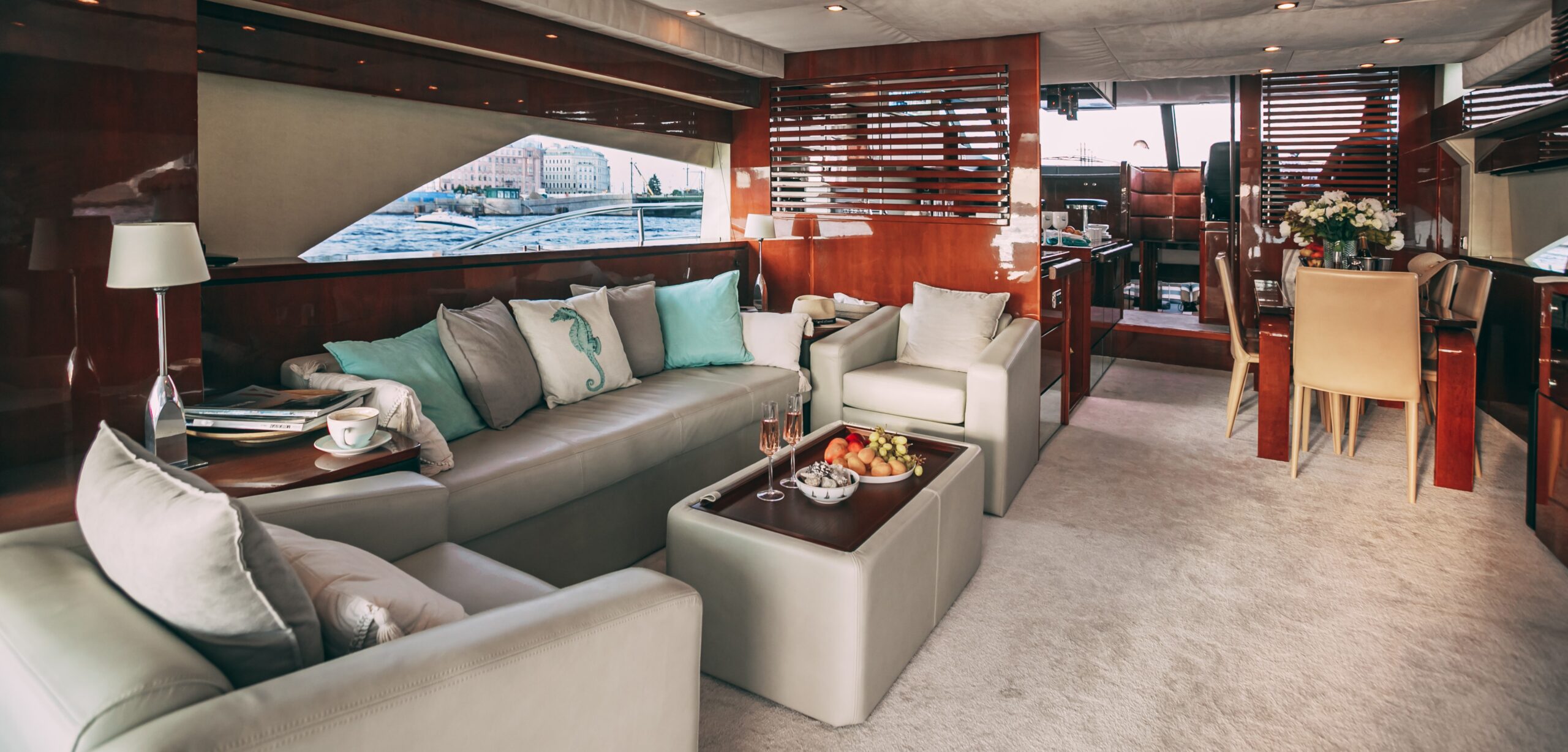 Яхта Fairline Squadron 68 (Аврора) 64
