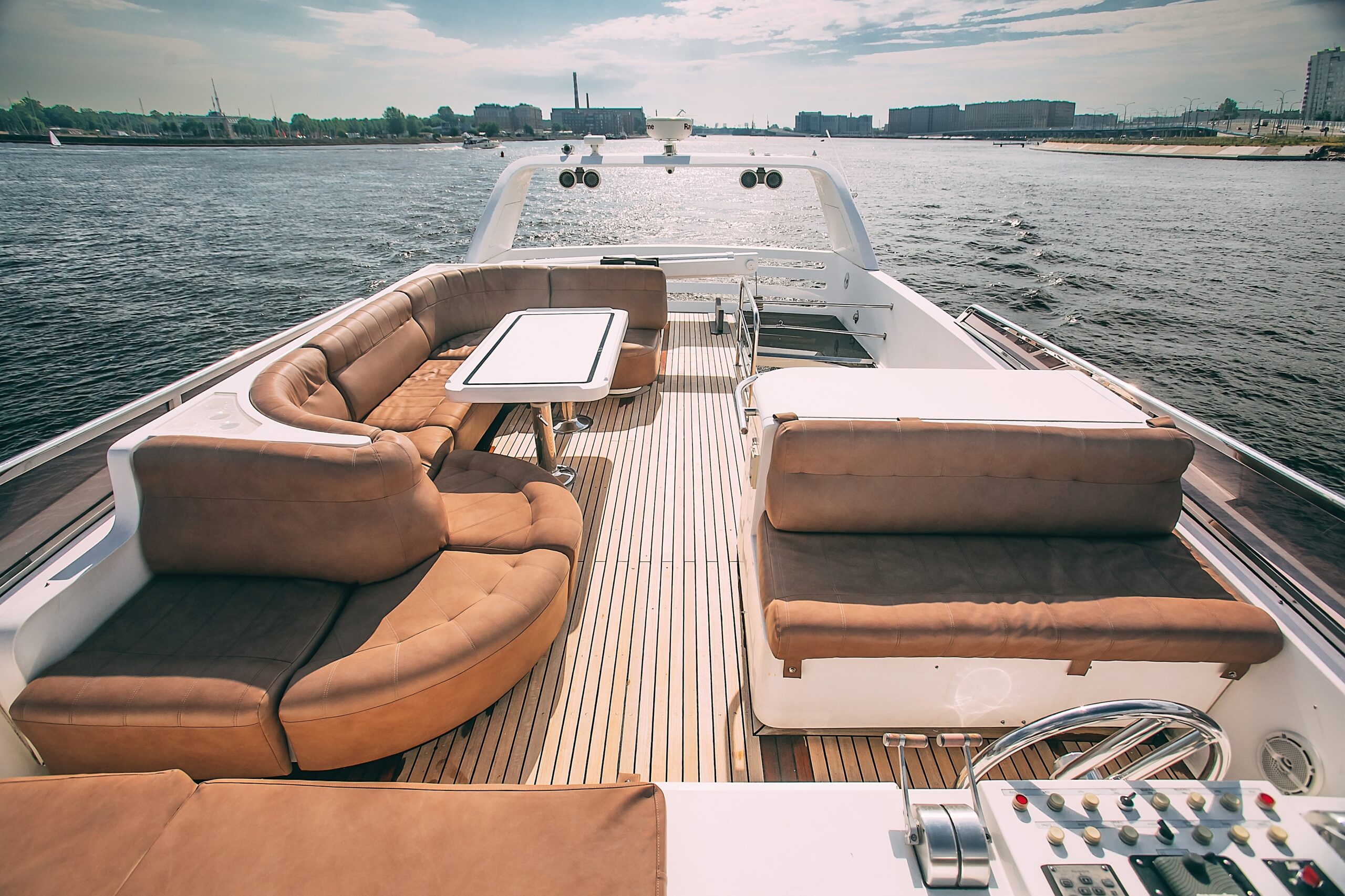 Яхта Elegance 65 8