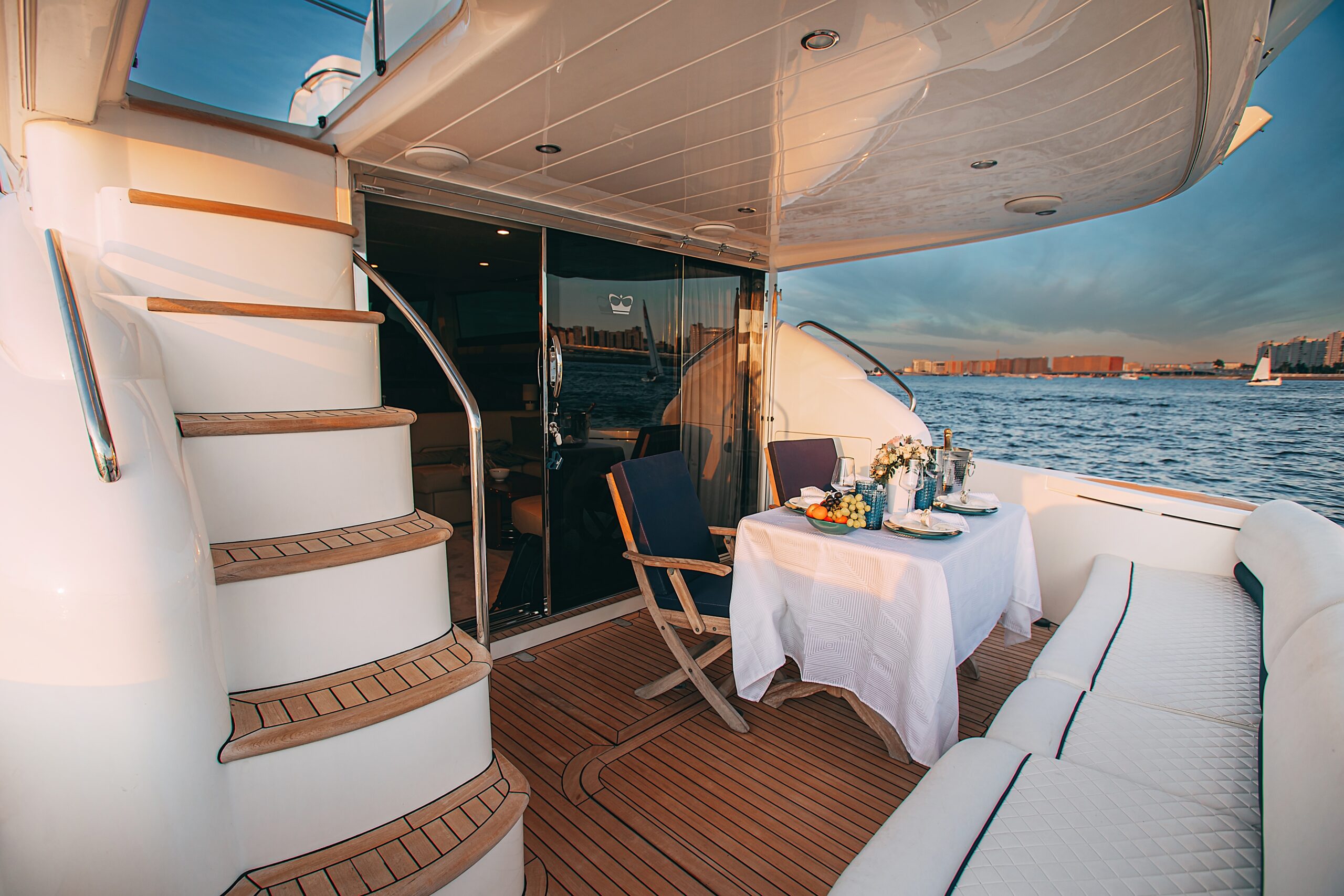 Яхта Princess 57 Esperanza 8