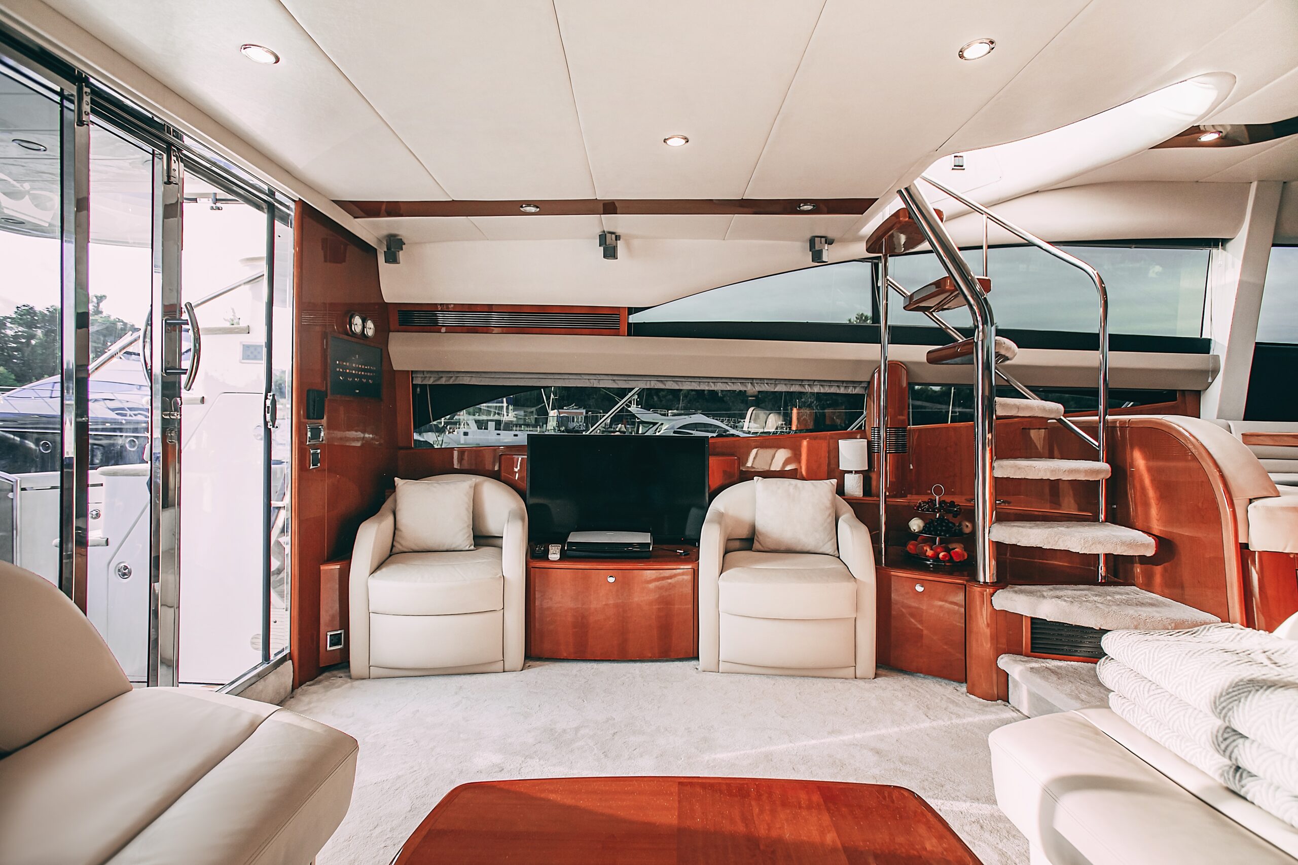 Яхта Princess 57 Esperanza 14