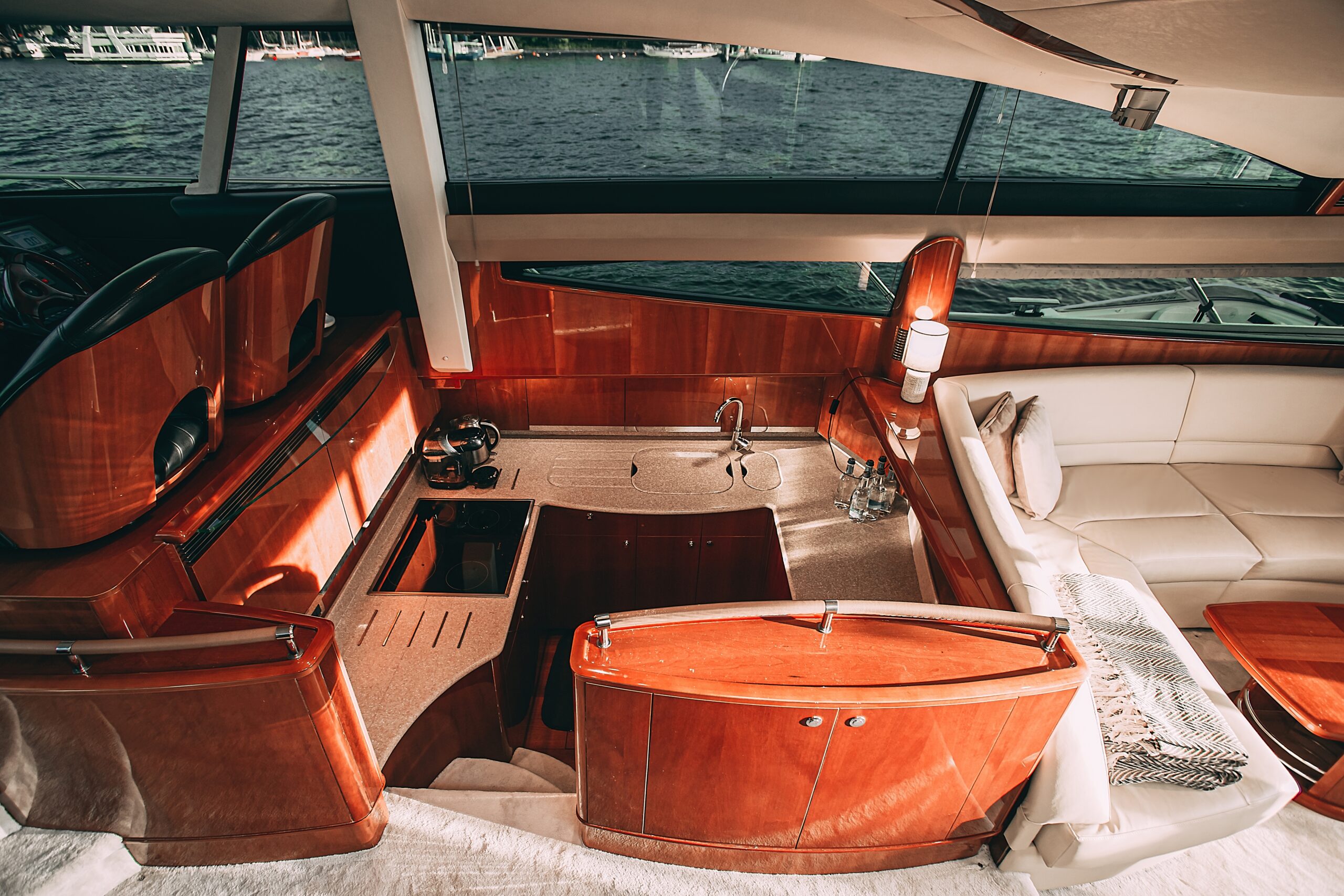 Яхта Princess 57 Esperanza 17