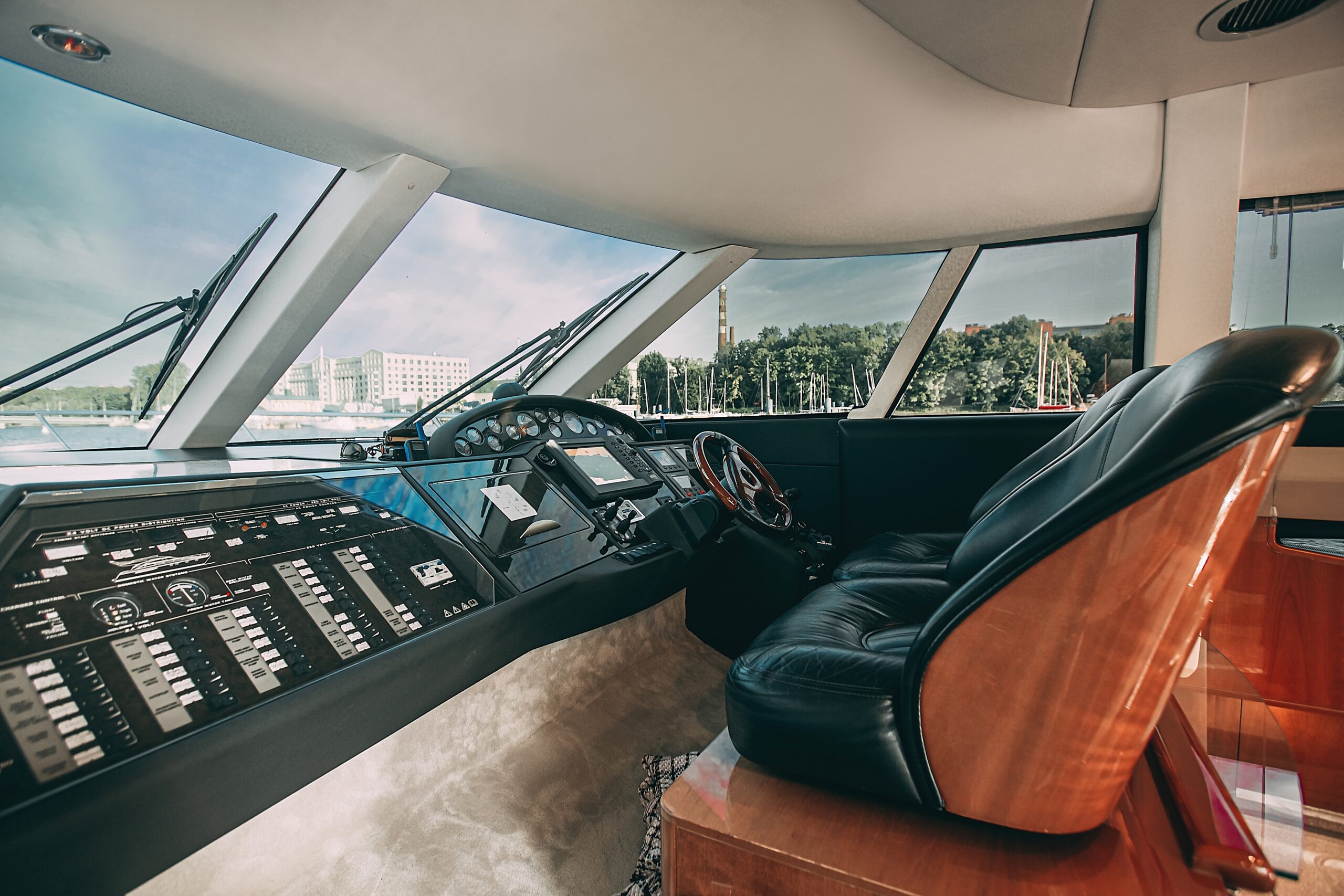 Яхта Princess 57 Esperanza 18