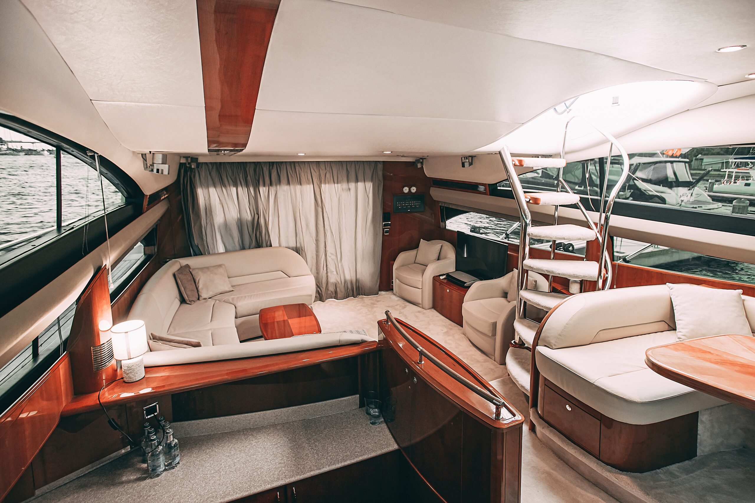 Яхта Princess 57 Esperanza 19