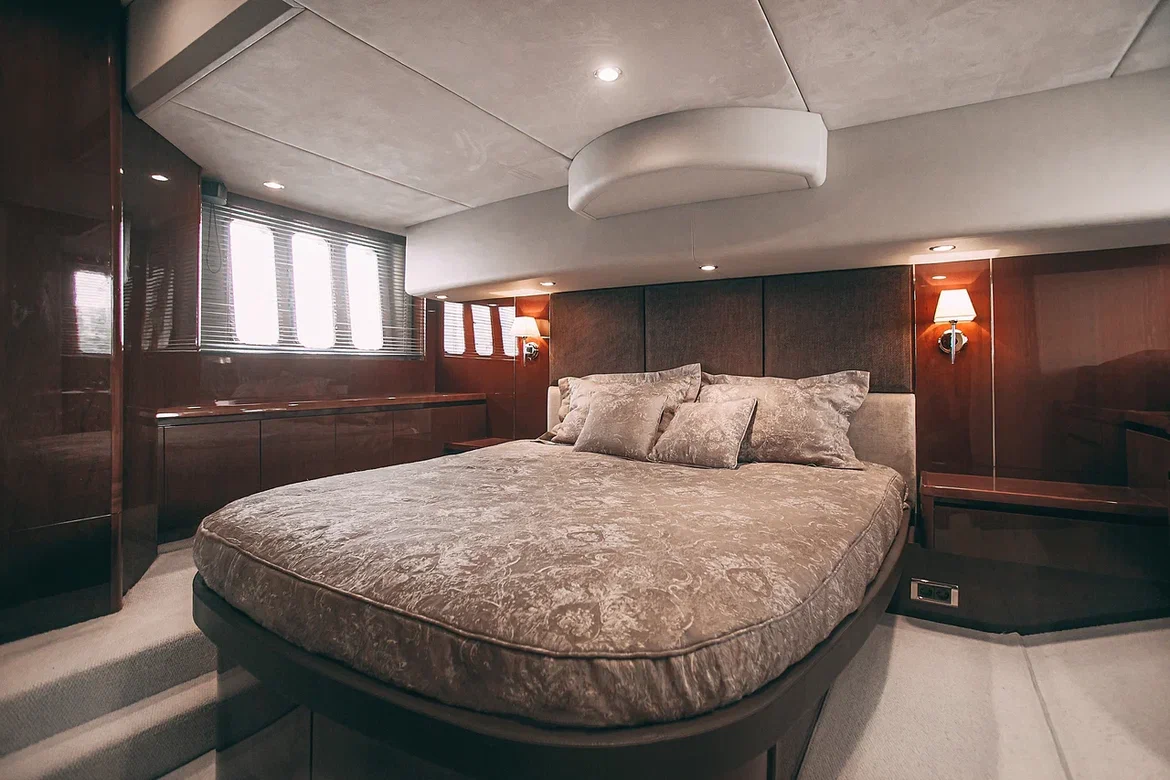 Яхта Princess 58 13