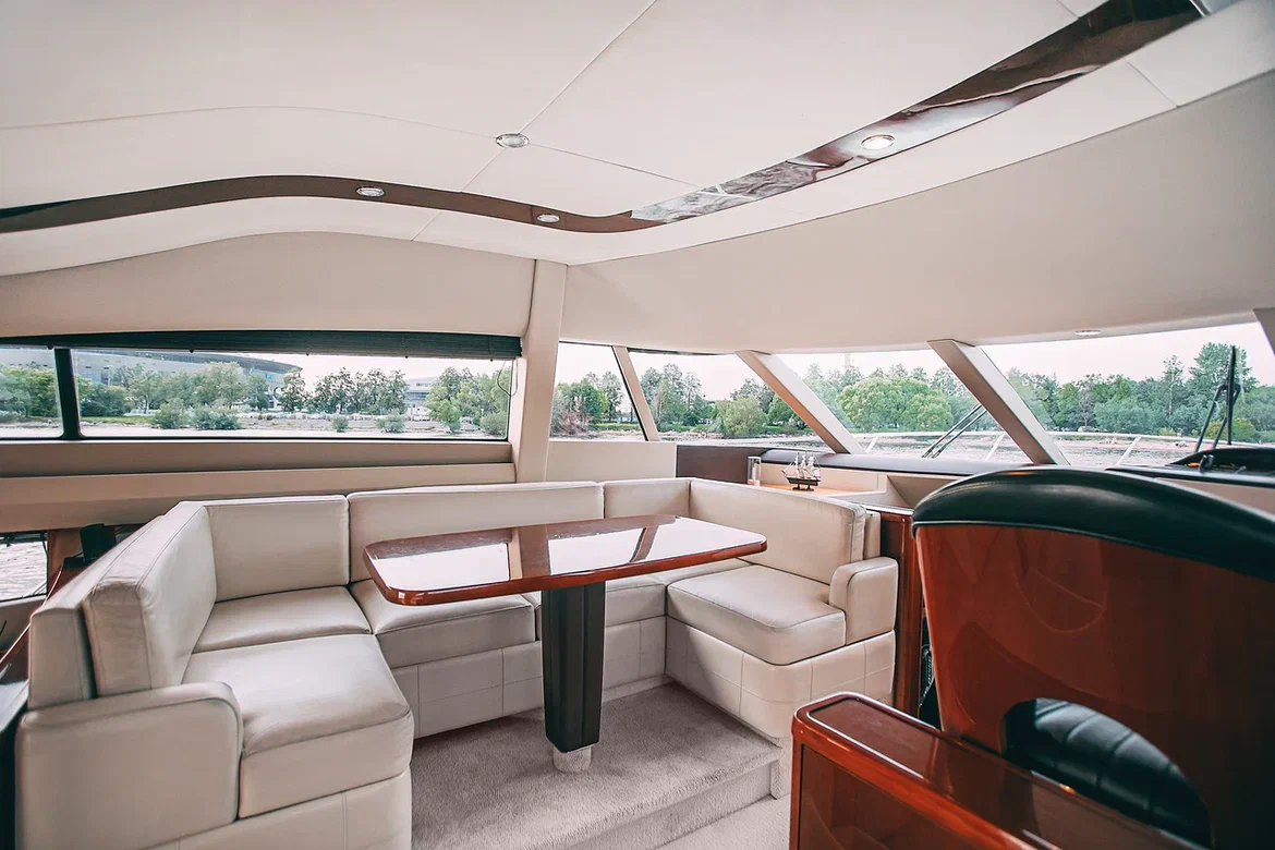 Яхта Princess 58 11