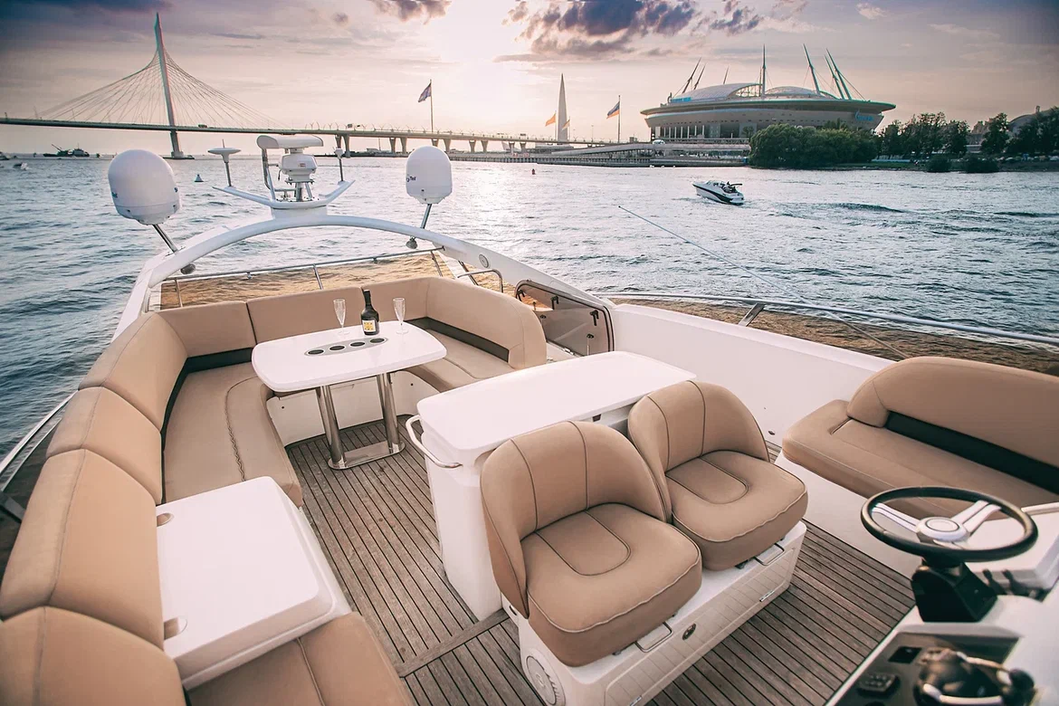 Яхта Princess 58 6