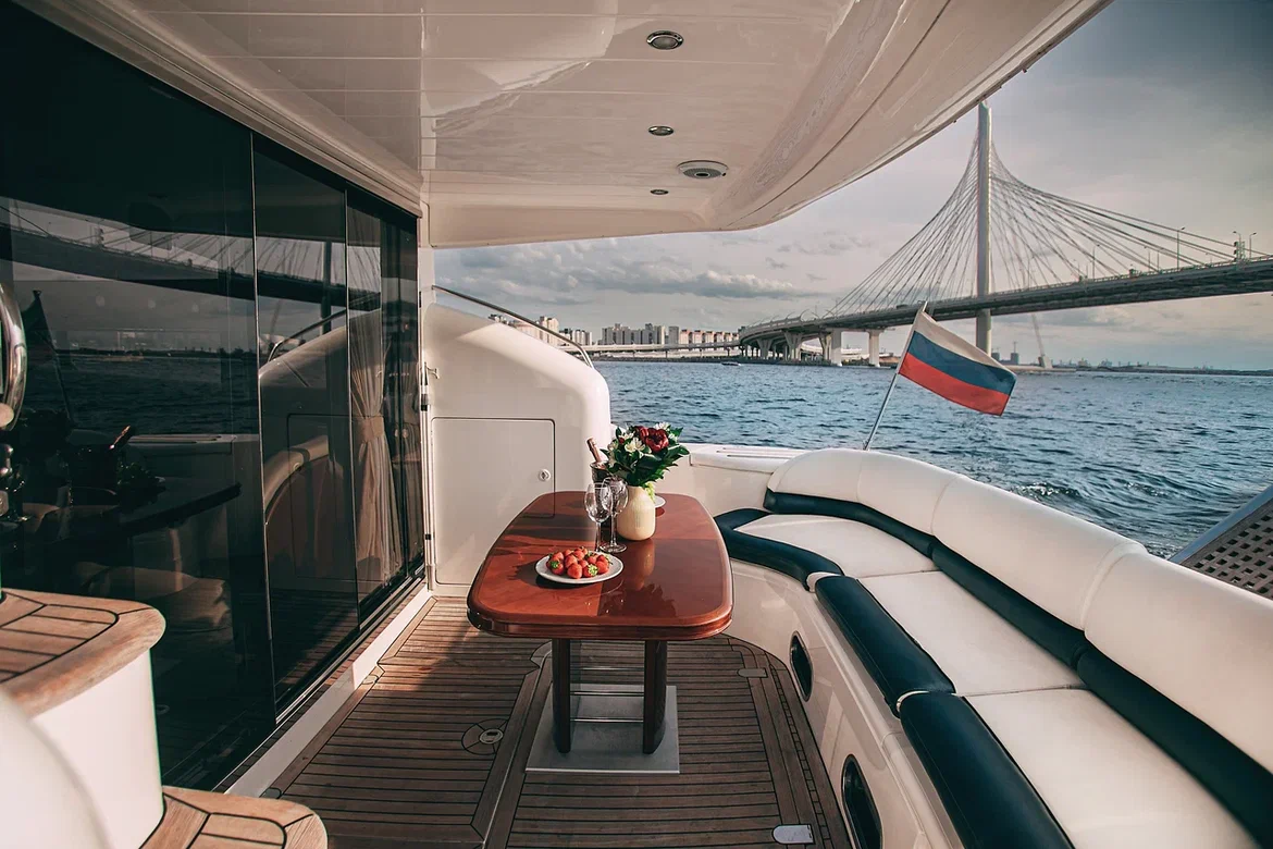 Яхта Princess 50 9